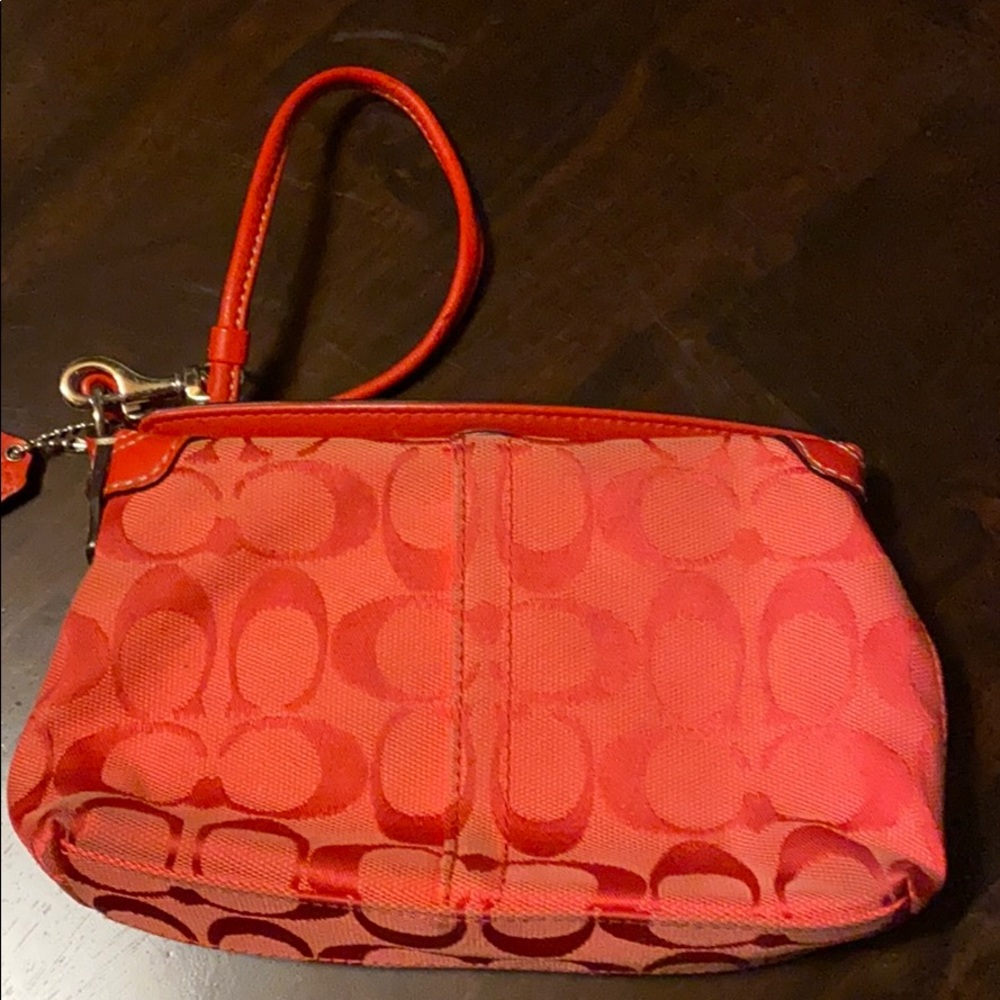 Coral wristlet